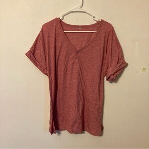 Heathered red v neck short sleeved t shirt size L casual light for summer
